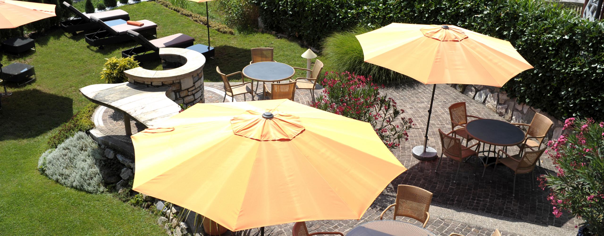 Blick von oben auf die Frühstücksterrasse terrasse_von_oben