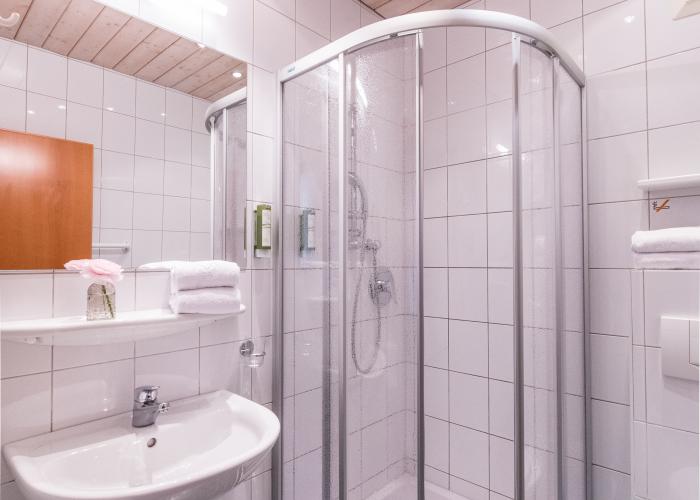 Bad Symbolbild - Zimmer Morgentau, Seestern, Augenweide, Fichte   KPH_9581