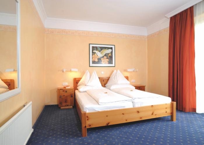 Schlafzimmer Fewo ZIRBE / XL-Zimmer KPH_7829_Resized